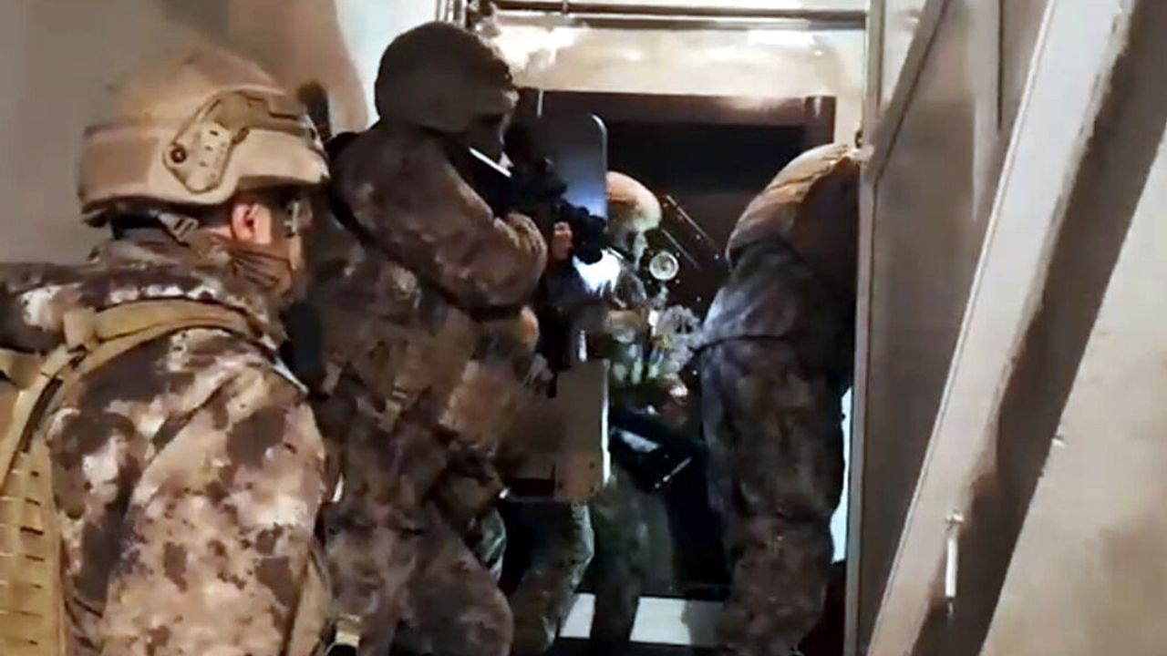 Bitlis'te uyuşturucu satıcılarına operasyon: 10 tutuklama