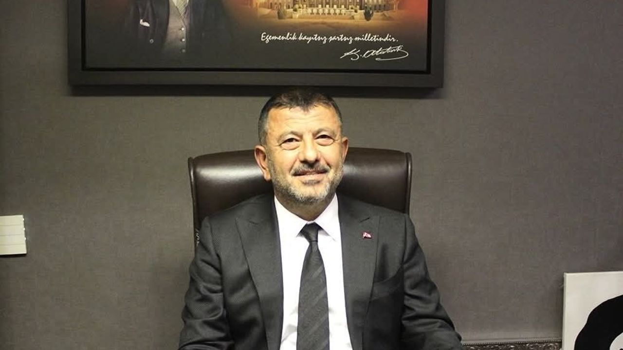 Veli Ağbaba Pazarda Bir Anda Yere Yığıldı! Hastaneye Kaldırıldı