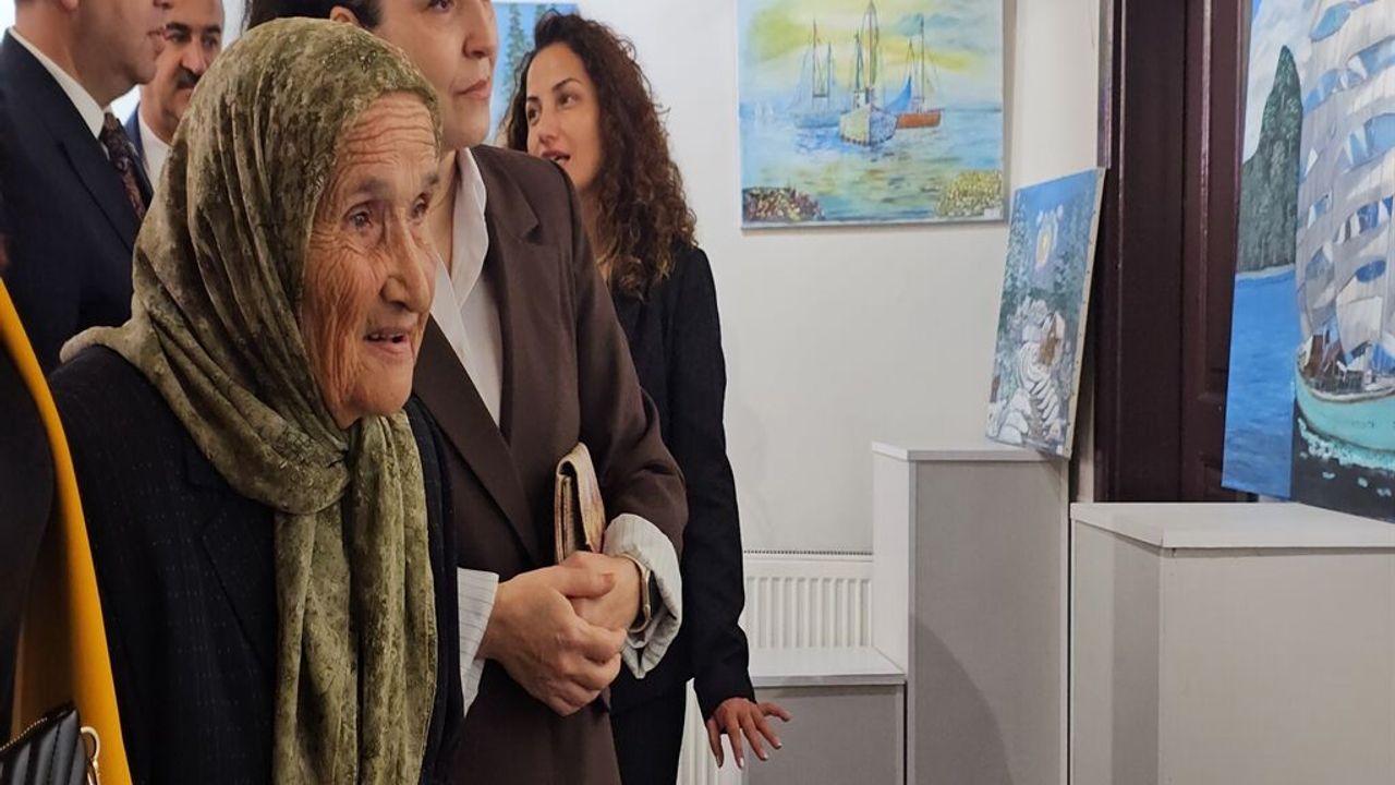 Bob Ross’tan ilham alıp resme başlamıştı; 81 yaşında ikinci sergisini açtı