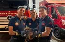 Otomobil motoruna sıkışan köpeği, Mersin itfaiyesi kurtardı