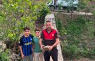 Çamura saplanan kaplumbağayı itfaiye kurtardı