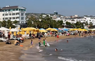 Türkiye kışa hazırlanırken Mersin'de sahiller tıklım tıklım