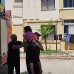 Ağaçta mahsur kalan otizmli çocuğu itfaiye kurtardı