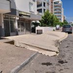 Mersin’de şiddetli fırtınada ağaç dalları kırıldı tenteler uçtu