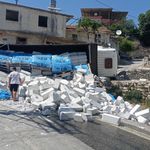 Hatay'da inşaat malzemesi yüklü kamyonun devrilme anı kamerada