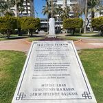 Mersin sahilinde  Müfide İlhan unutulmuyor