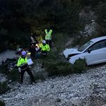 Otomobil ile motosiklet çarpıştıktan sonra şarampole savruldu: 5 yaralı