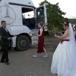 Mesleğini düğününe taşıdı: Gelinini süslediği TIR'la aldı