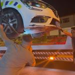Polis aracında kedi kurtarma