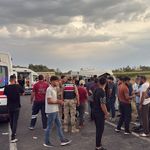 Tarım işçilerini taşıyan minibüs sulama kanalına devrildi: 19 yaralı