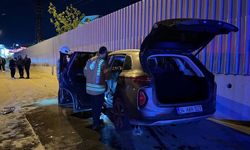 Başakşehir'de iki araç kafa kafaya çarpıştı