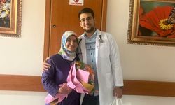 Doktor oğlundan Hemşire annesine Anneler Günü sürprizi