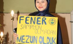 Mezuniyet töreninde Fenerbahçe'ye 'şampiyonluk' göndermesi