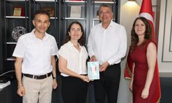 Silifke Belediye Başkanı Turgut’a Öğretmenlerden Anlamlı Hediye