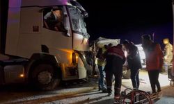 Sivas'ta trafik kazası: Tır ile pikap çarpıştı