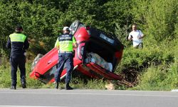 Sakarya’da Otomobil Takla Attı: Aile Faciadan Döndü