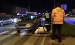 Kütahya’da Motosiklet Kırmızı Işıkta Bekleyen Araçlara Çarptı