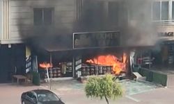 Mersin’de Boya Deposu Alev Aldı: Patlamalar duyuldu