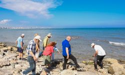 Mersin’de Emekliler Denizleri Korumak İçin Sahaya İndi