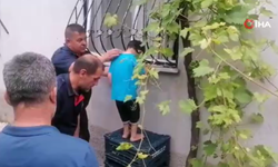Pencerede mahsur kalan çocuk kurtarıldı
