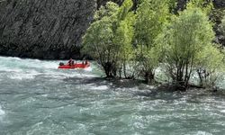 Munzur Nehri’nde akıntıya kapılan kişi kurtarıldı