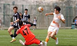 Yenişehir Belediyespor U-17’den Şampiyonluk Zaferi