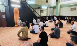 Tarsus’ta Müftü Akçay, Camide Cemaatle Buluştu