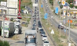 ‘Kilit Kavşak’ta Bayram Dönüşü Trafik Yoğunluğu Başladı