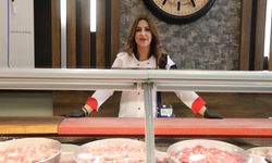 2 Çocuk Annesi İlçenin Tek Kadın Kasabı Oldu