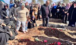 Hayatını Kaybeden Sağlıkçı Ve Evlatları Toprağa Verildi