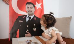 Şehit Eşinin Vasiyetini Kızıyla Yaşatıyor
