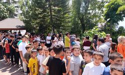 Kozan'da Çocuklara Bayram Harçlığı Geleneği Sürüyor