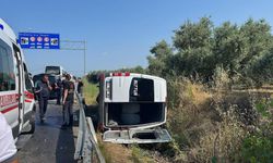 Antalya’da Tur Minibüsü Şarampole Yuvarlandı: 7 Yaralı