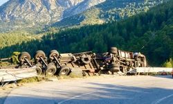Antalya'da Feci Kaza: 25 Yaşındaki Sürücü Hayatını Kaybetti