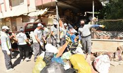 Antalya’da 6 katlı Binadan 20 Kamyon Çöp Çıkarıldı