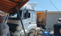 Hatay’da Ehliyetsiz Sürücü Dehşeti: 16 Yaşındaki Genç Kamyonla İş Yerine Çarptı