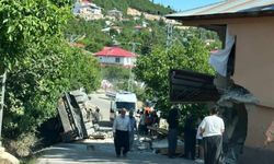 Mersin'de Eve Çarpan Kamyon Sürücüsü Hayatını Kaybetti