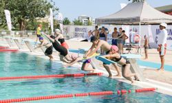 Mersin’de Yaz Serinliği: Ücretsiz Yüzme Kursu Başladı
