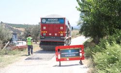 Akdeniz Belediyesi Kırsal Mahallelerde Yollarda Sathi Kaplama Çalışmalarını Sürdürüyor
