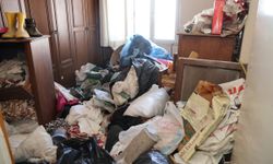Toroslar’da Çöp Ev İsyanı… Belediye Boşaltıyor, Yaşlı Kadın Dolduruyor
