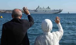 Cumhurbaşkanı Erdoğan, İstanbul Boğazı’ndan Geçen Gemileri Selamladı