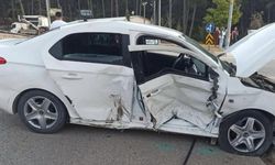 Hatay’da Ambulans ile Otomobil Çarpıştı: 5 Yaralı