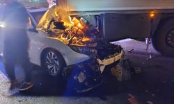 Hatay’da Tıra Çarpan Otomobildeki 3 Kişi Ağır Yaralandı