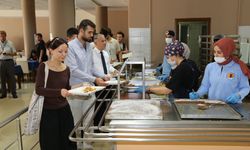MEÜ Rektörü Prof. Dr. Erol Yaşar Öğrencilerle Yemekte Buluştu