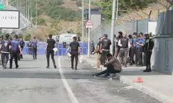 CHP İstanbul Binasında Polis Ve Partililerin Bekleyişi Sürüyor