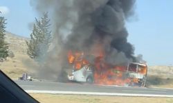 Tarsus’ta yolcu otobüsü alev alev yandı: 34 yolcu son anda kurtuldu