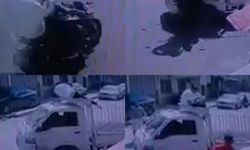 Kaza anları kamerada: Motosikletteki yolcu araç üstünde kaldı