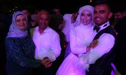 Kundakçı komşu yüzünden yarım kalan düğün imece usulü yapıldı