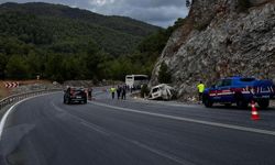 Yolcu Otobüsü İle Hafif Ticari Araç Çarpıştı: 1 Ölü, 1 Yaralı