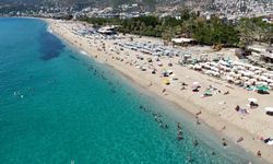 Alanya'da plajlar yazı aratmıyor